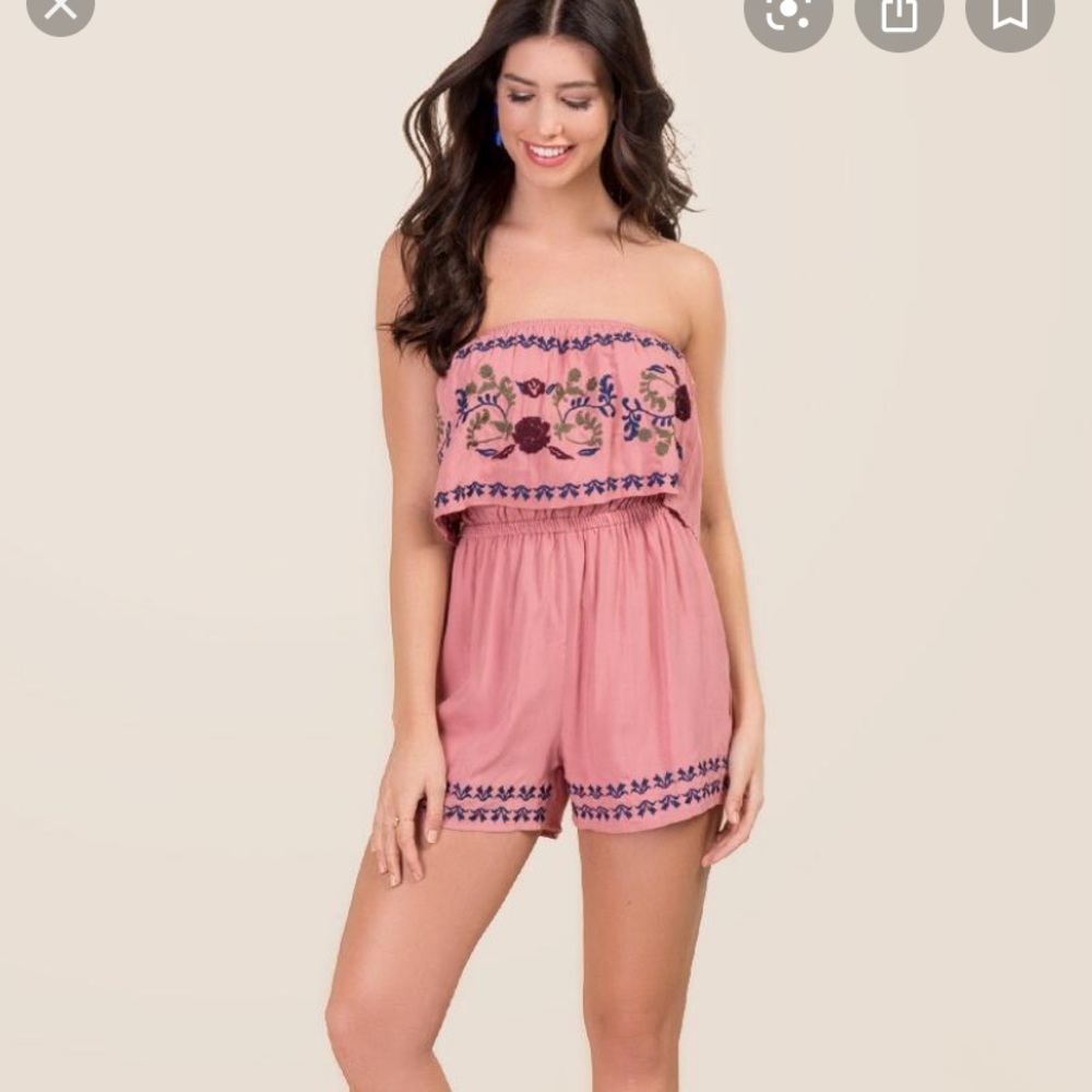 NWT Francesca’s Melanie Embroidered rose Romper S